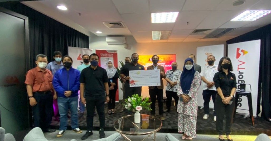 雪州媒体公司13职员受灾  达鲁益山捐助1万减负担