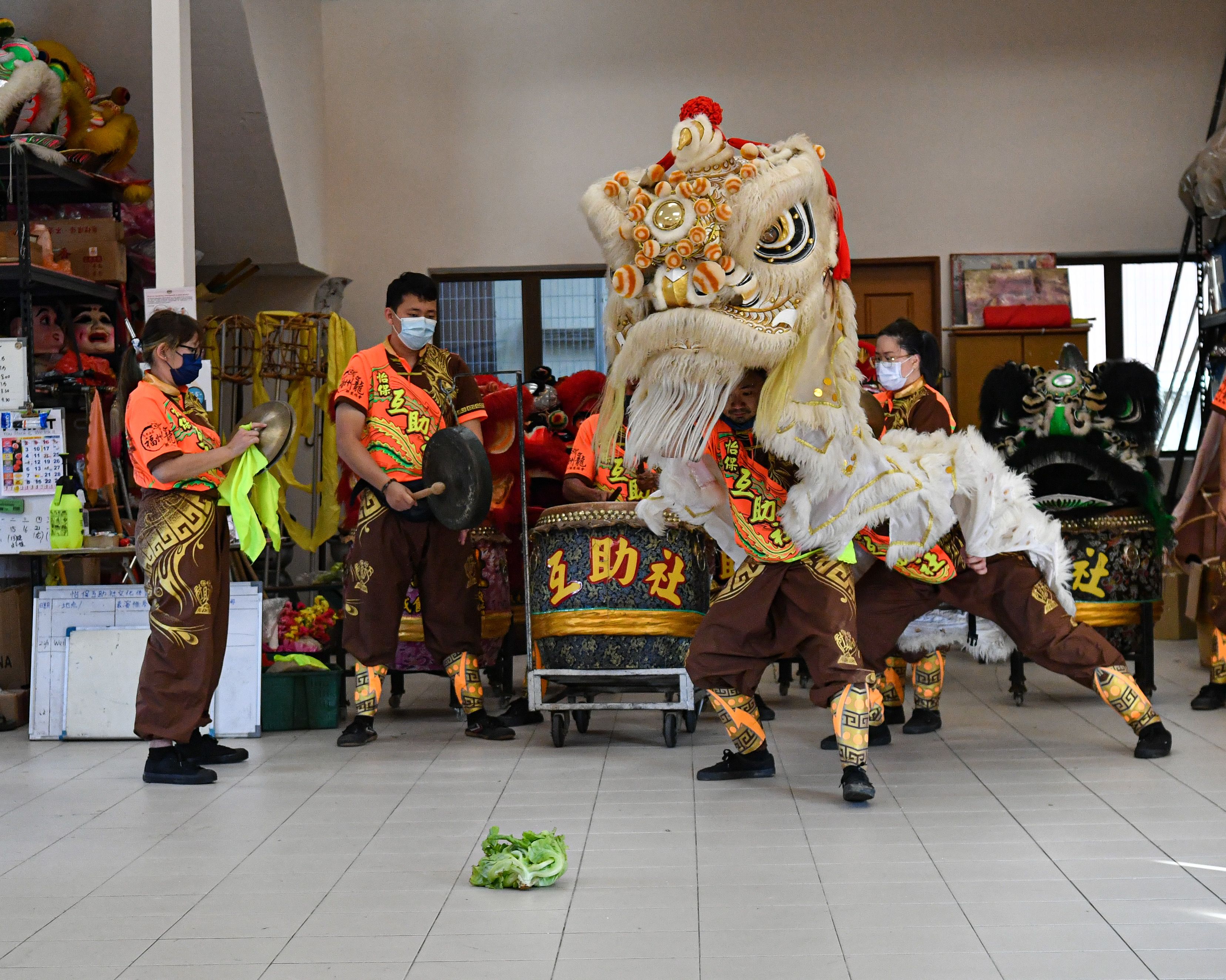 Tarian naga meriahkan Tahun Baharu Cina setelah dua tahun 'rehat' akibat wabak