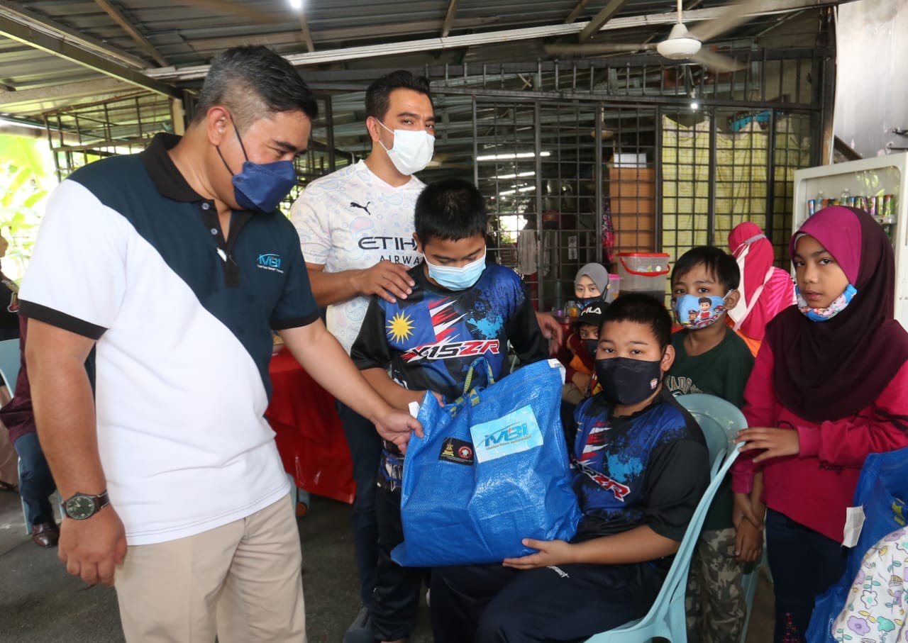 MBI santuni anak yatim, agih tunai dan bakul makanan