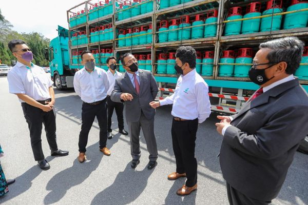 国油赠1000煤气桶给雪州洪水灾黎