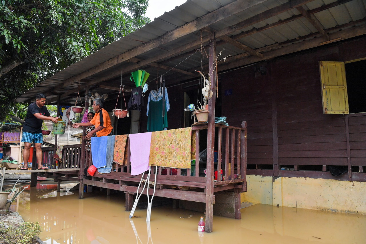 Water level readings above danger mark in six states
