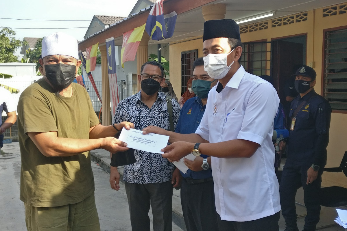 JPS digesa baik pulih pintu kunci air, ban Kampung Lombong