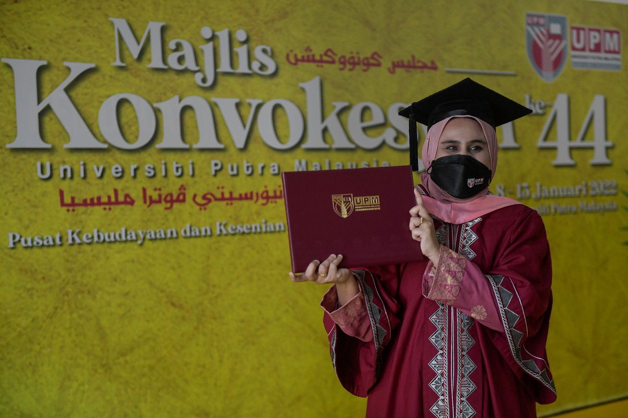 Pelajar buta bukti kemampuan, genggam ijazah UPM lepas empat tahun