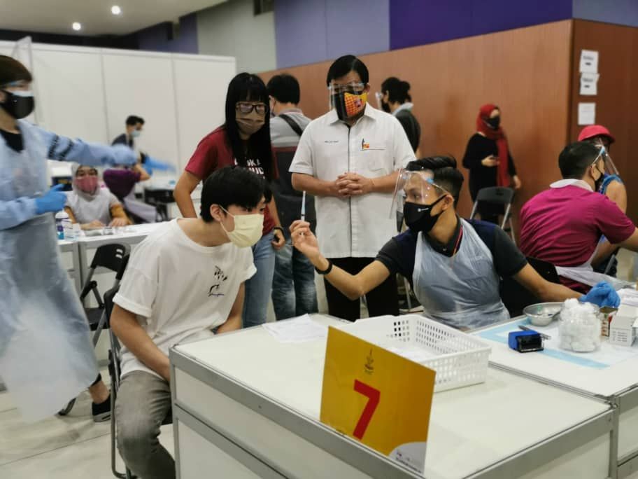 我国78.6%人口完成2剂接种 27.7%已施打加强剂