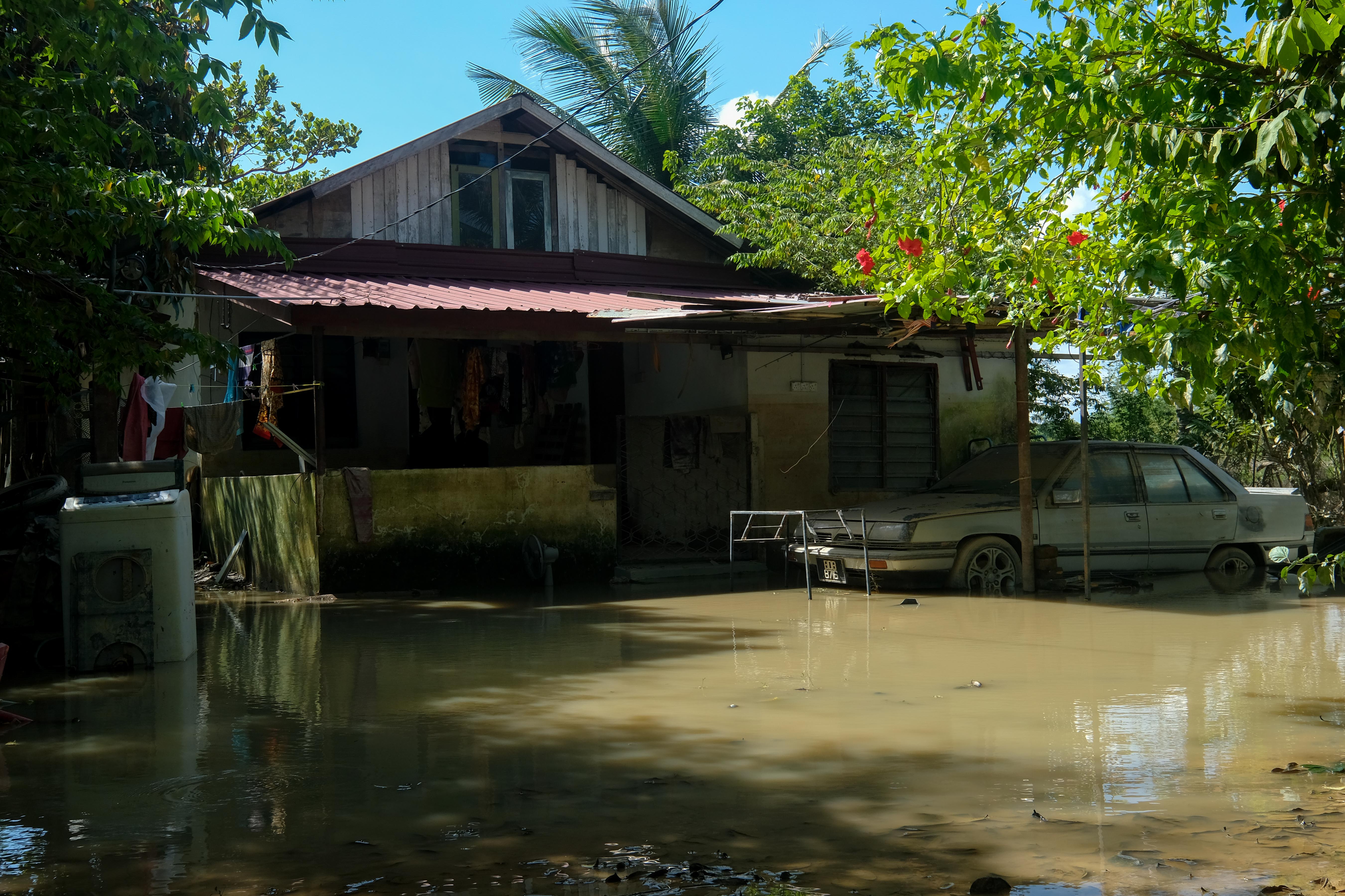 Keadaan banjir di beberapa negeri bertambah baik, jumlah mangsa berkurang