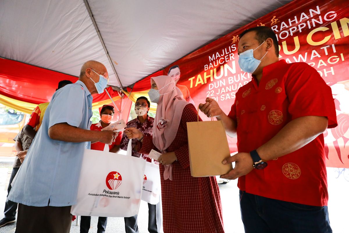 武吉美拉华蒂区派购物券 450户喜获100令吉办年货