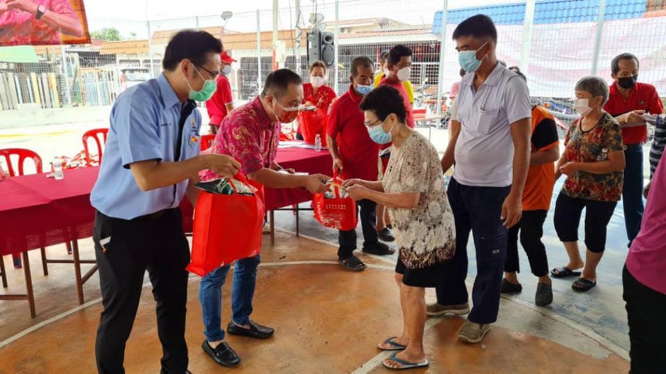 新春将近 繁忙的民选议员不忘亲情.回乡大团圆