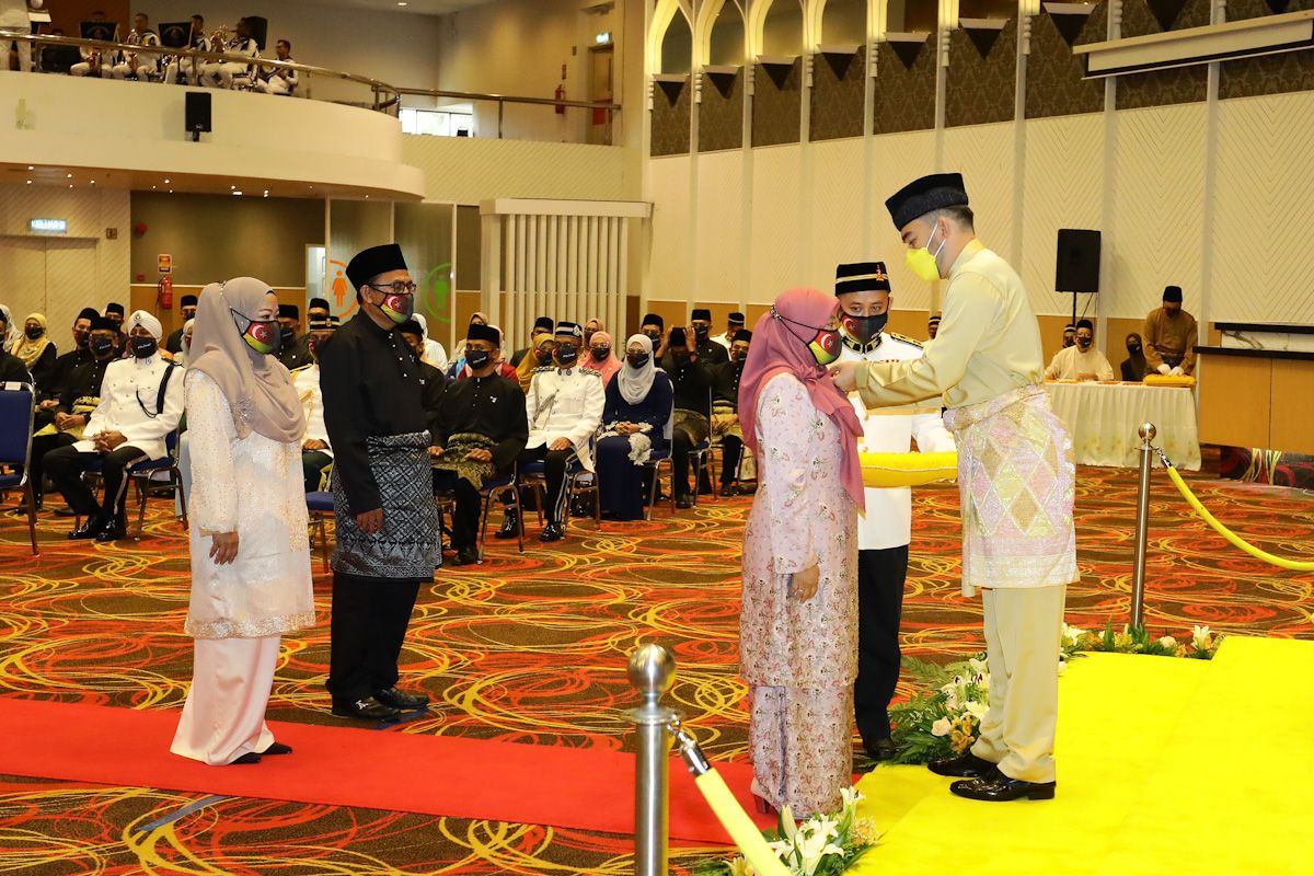 153 individu dari tujuh daerah dikurnia pingat kebesaran Sultan Selangor