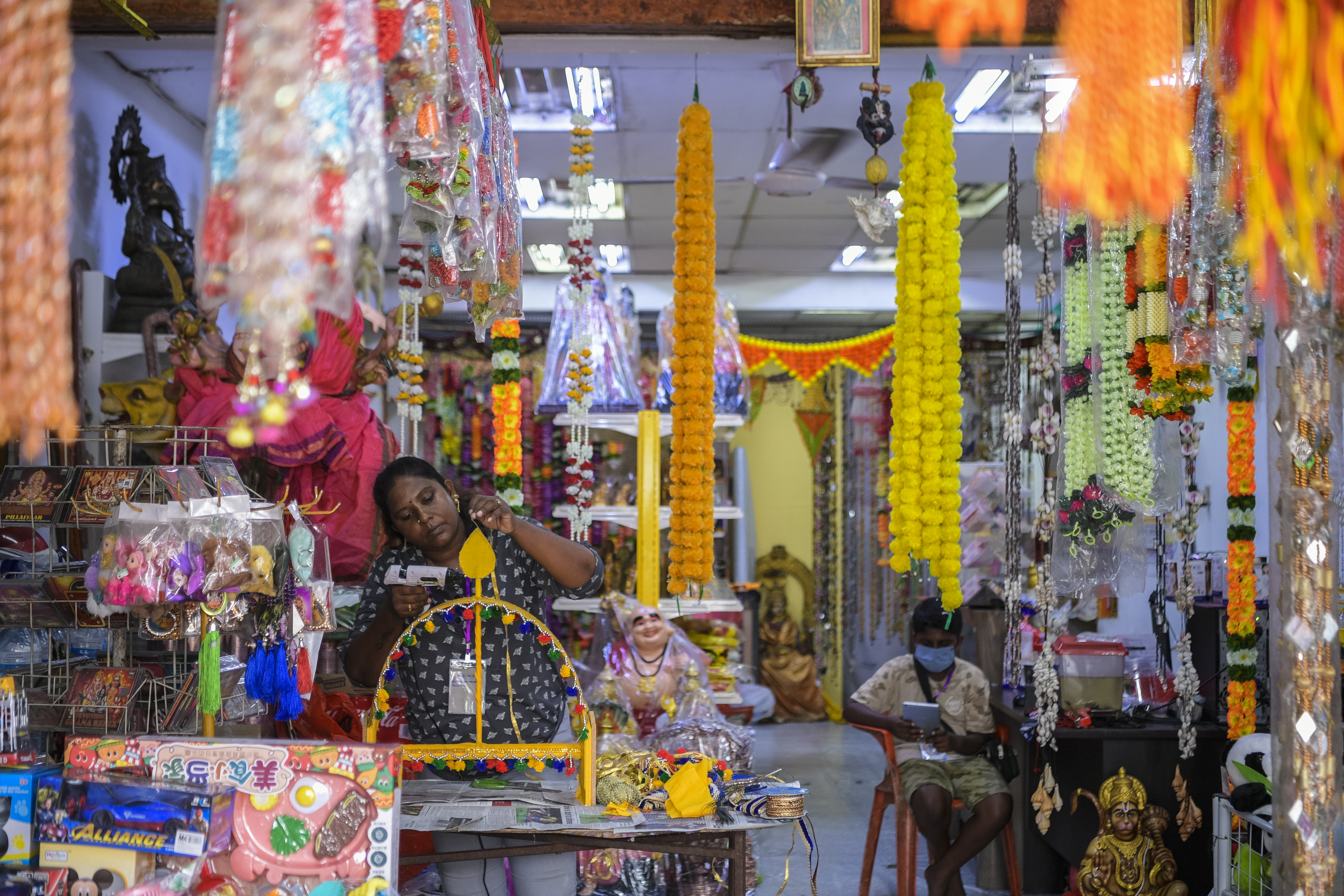Batu Caves mula dikunjungi ramai sempena Thaipusam