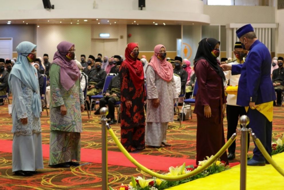 雪州苏丹74岁华诞  209有功人士今受册封