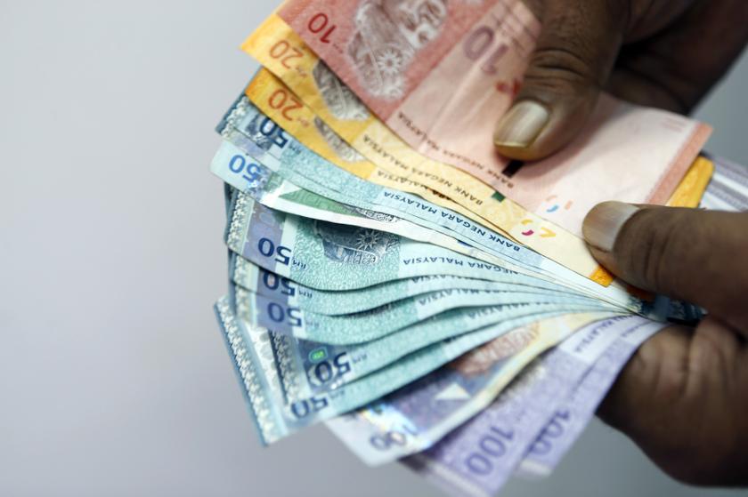 Ringgit closes higher versus US dollar amid escalating trade tensions