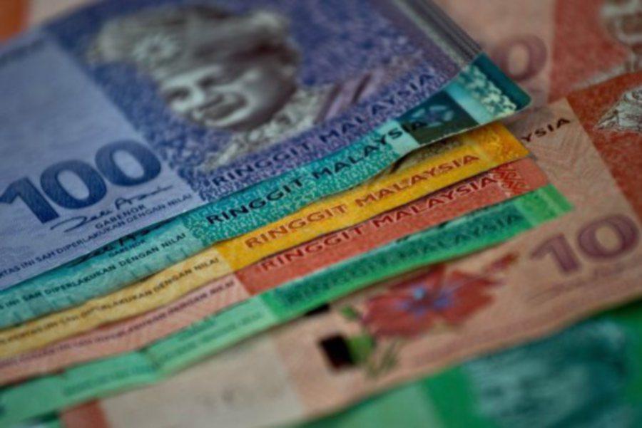 Ringgit bucks regional trend to close easier versus US dollar
