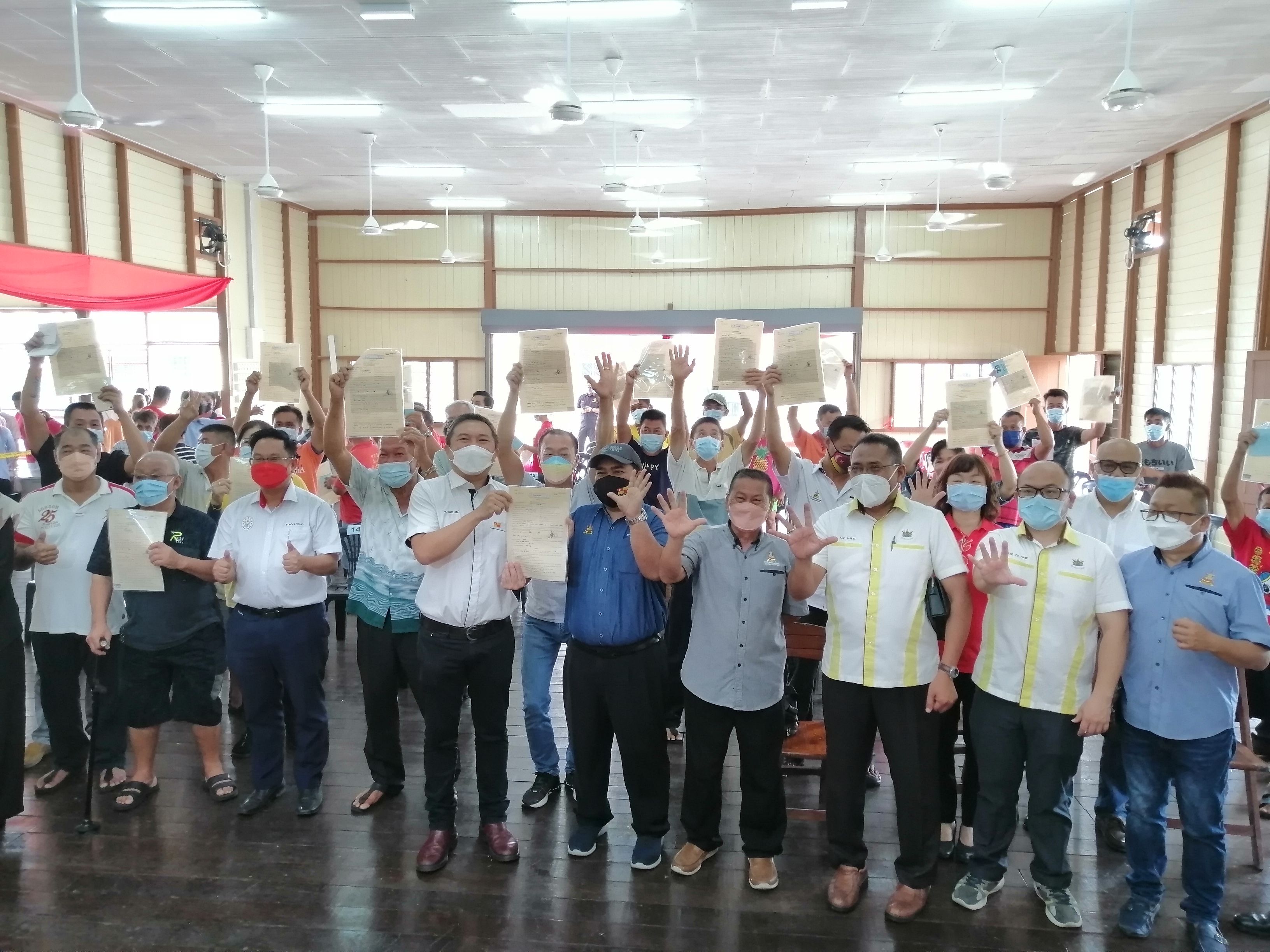 雪州政府新春派大礼 五条港.吉胆岛100居民获临时地契