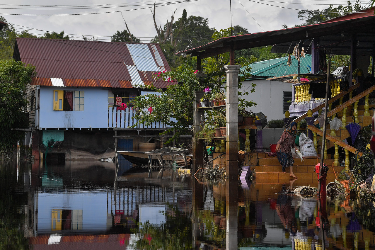 Peti sejuk belum kering, penduduk Raub dilanda gelombang kedua banjir