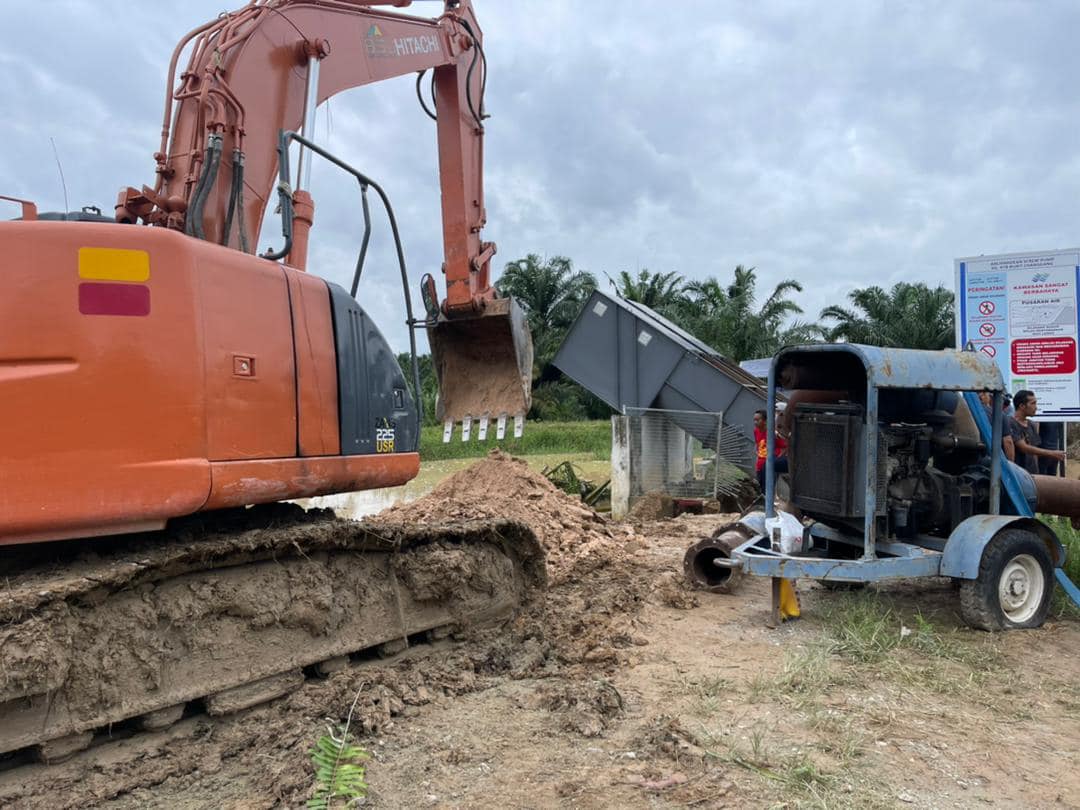 Cerucuk lembaran keluli stabilkan ban pecah di Bukit Changgang