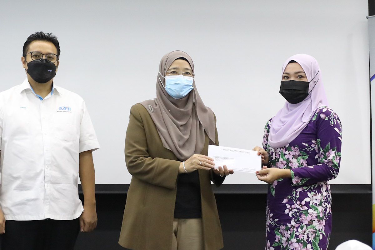 MBI prihatin, agih RM27,000 bantu staf terkesan banjir