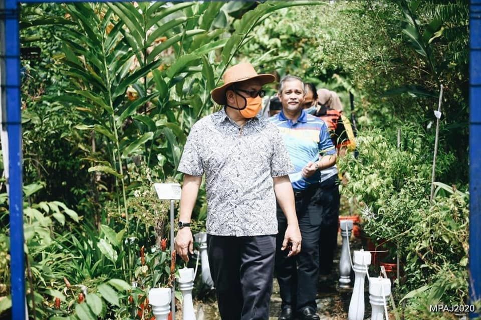 依兹汉专访（2/2）：盼打造农业城镇模范