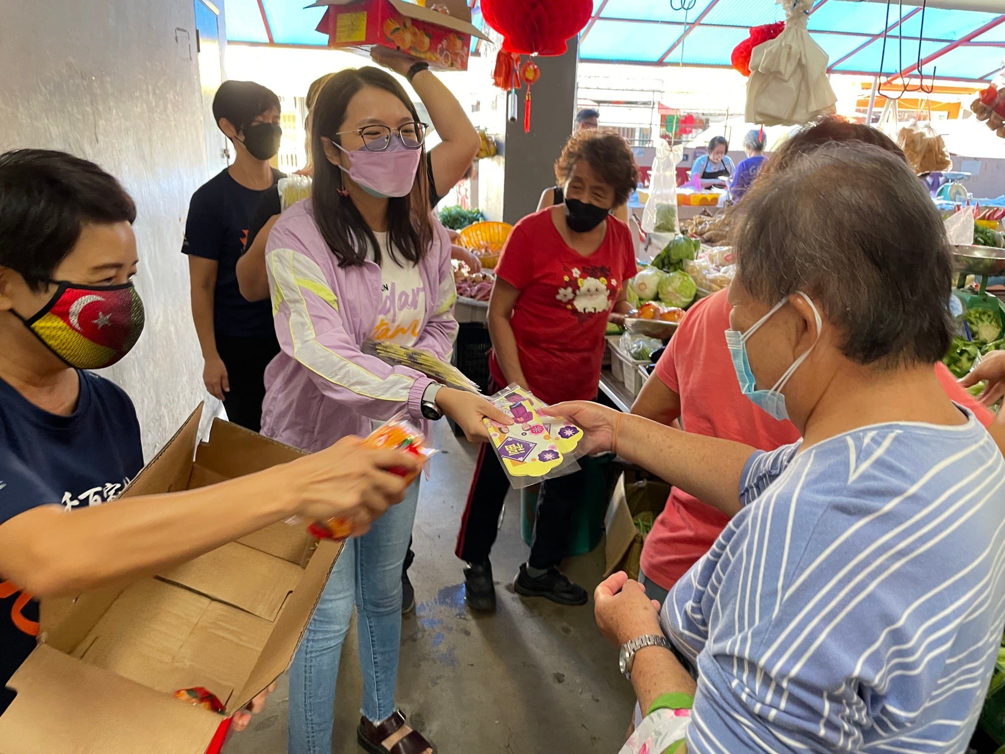 嘉玛丽雅可爱红包封向选民拜早年