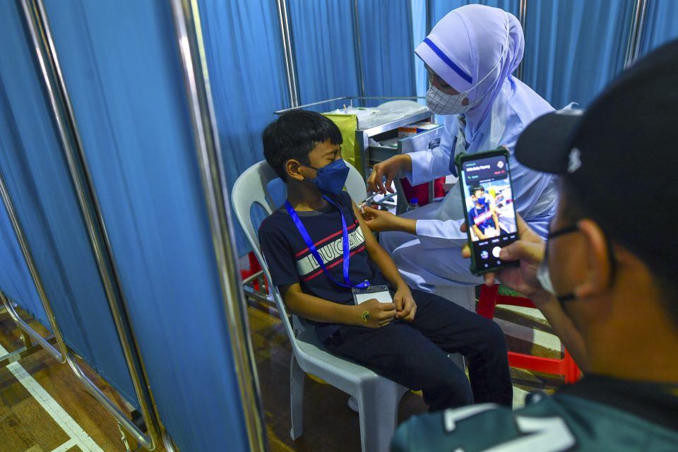 நாட்டில் 8.2 விழுக்காட்டு சிறார்கள் கோவிட்-19 தடுப்பூசியைப் பெற்றனர் 