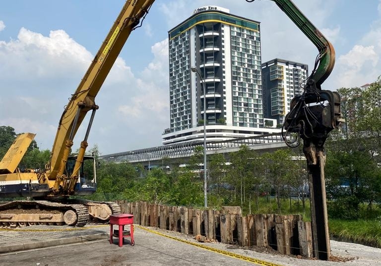 MBSJ installs 366 sheet piles to stabilise soil movement