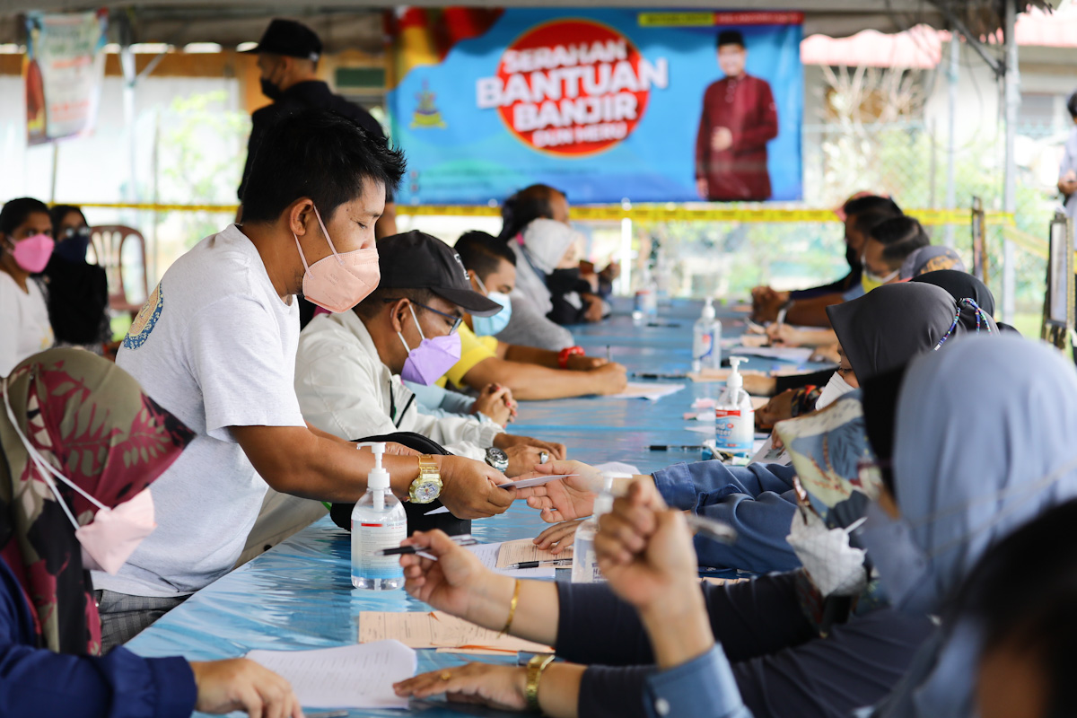 Over 17,000 flood victims in Klang receive BSB cash aid