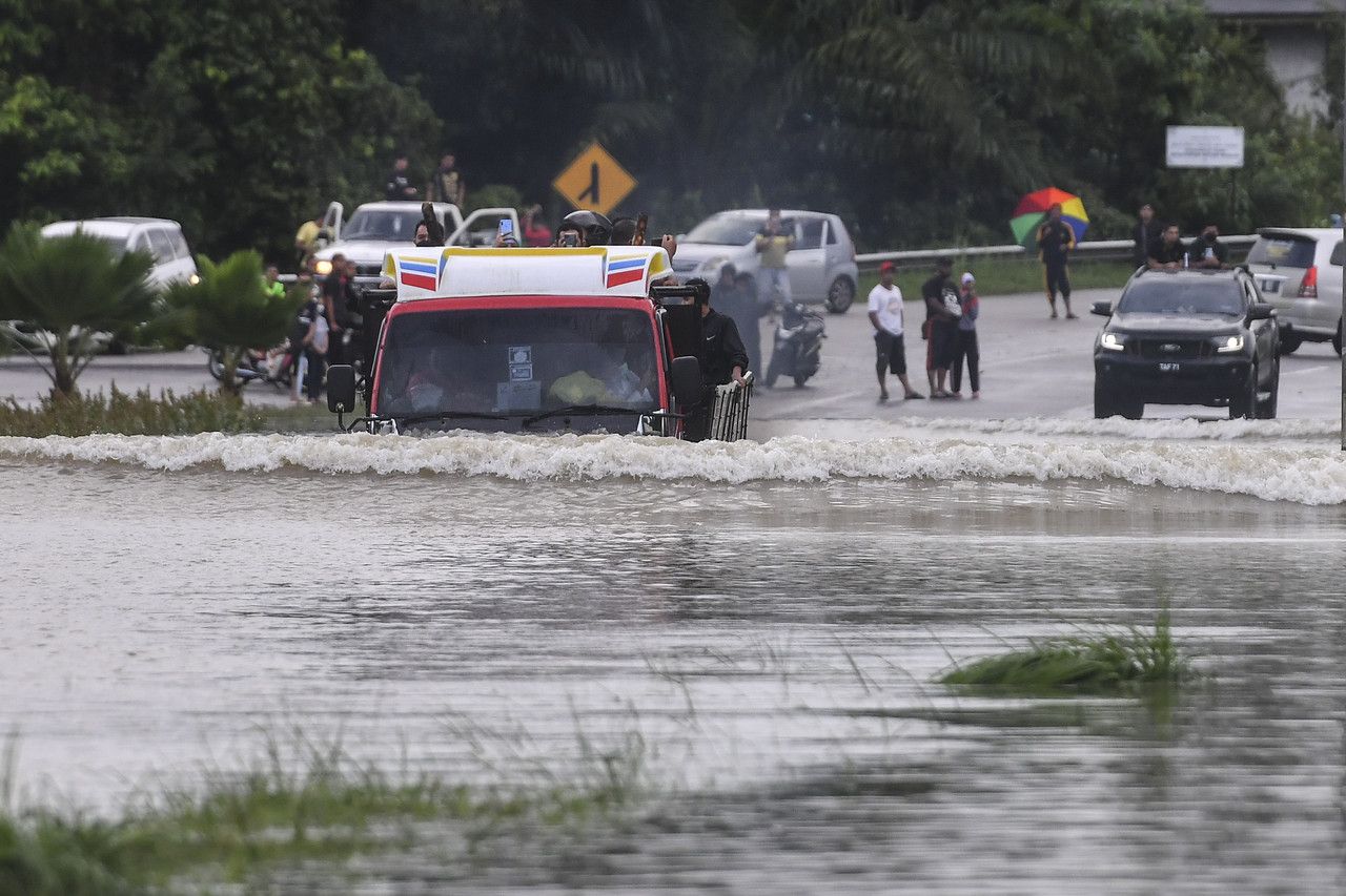 Penduduk Hulu Terengganu lari ke bukit sudah diselamatkan