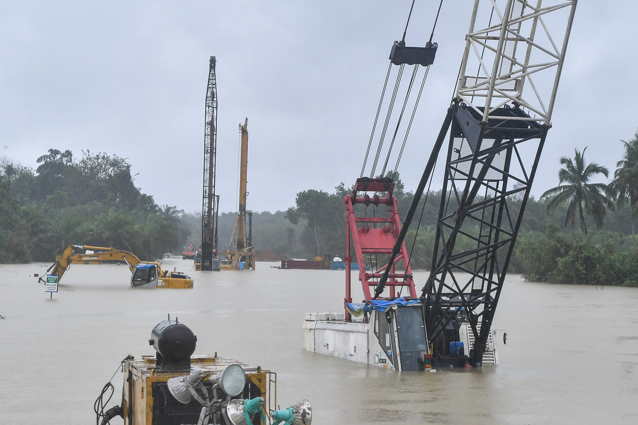 Bomba guna helikopter pantau penduduk terperangkap banjir