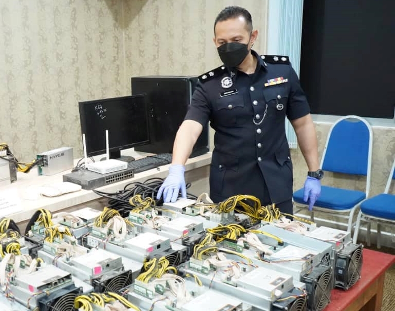 Polis Kuala Langat rampas 135 mesin bitcoin
