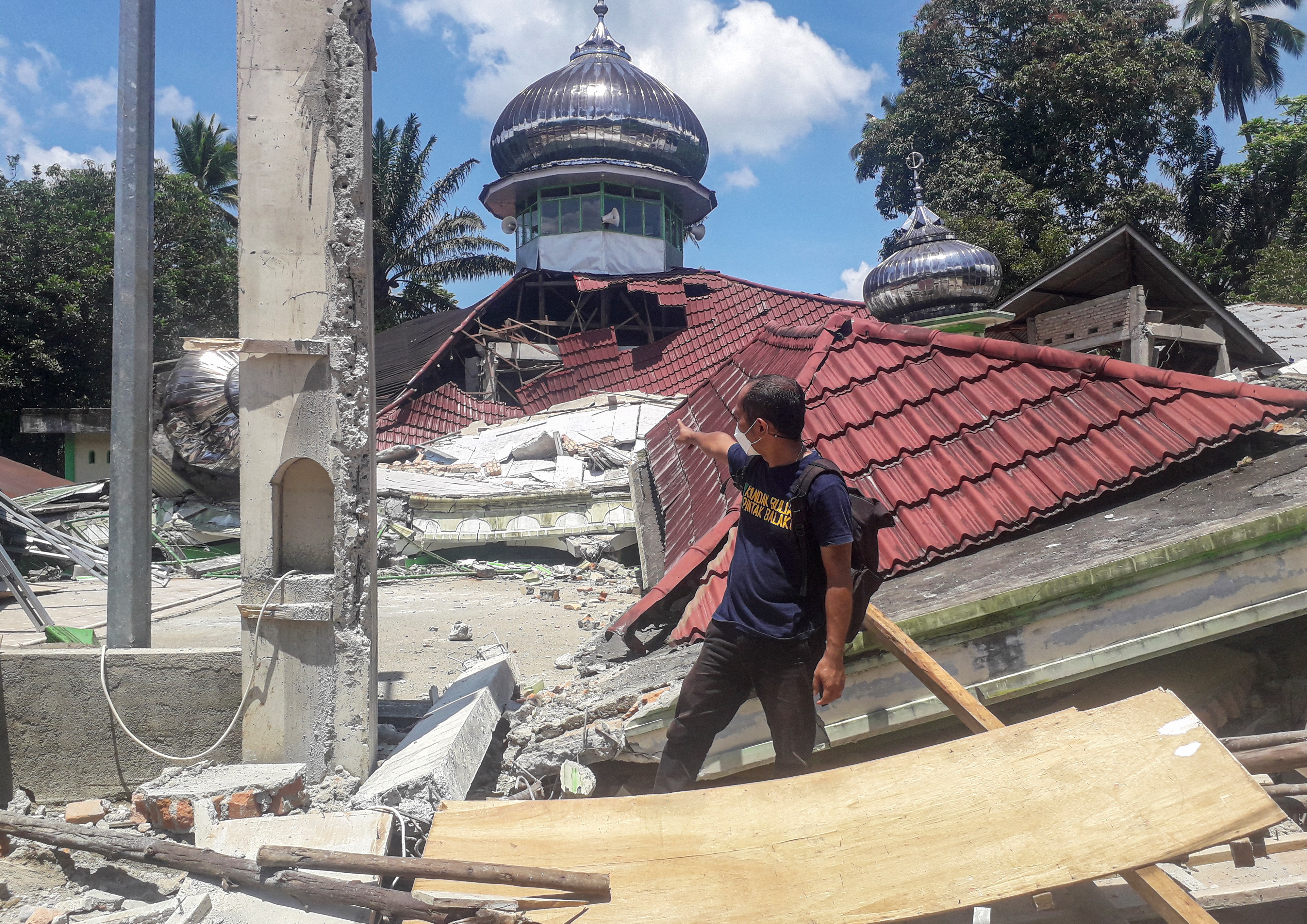 6.1 earthquake kills seven in Indonesia's West Sumatra
