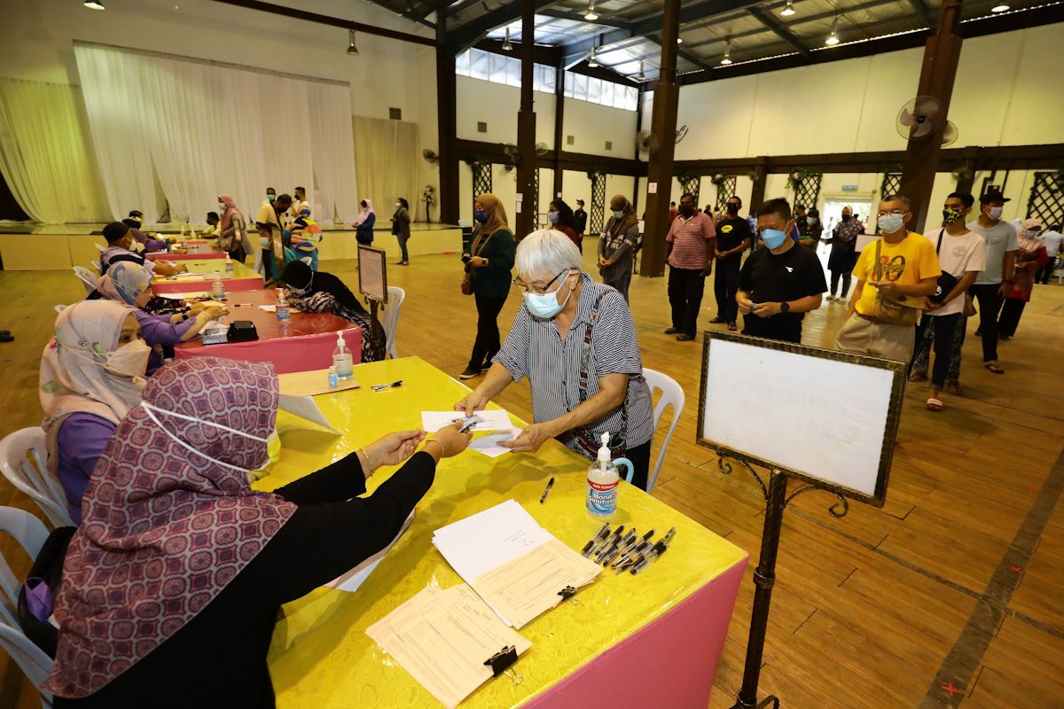 கிள்ளான் வட்டாரத்தில் 17,400 பேர் வெள்ள உதவி நிதியைப் பெற்றனர்