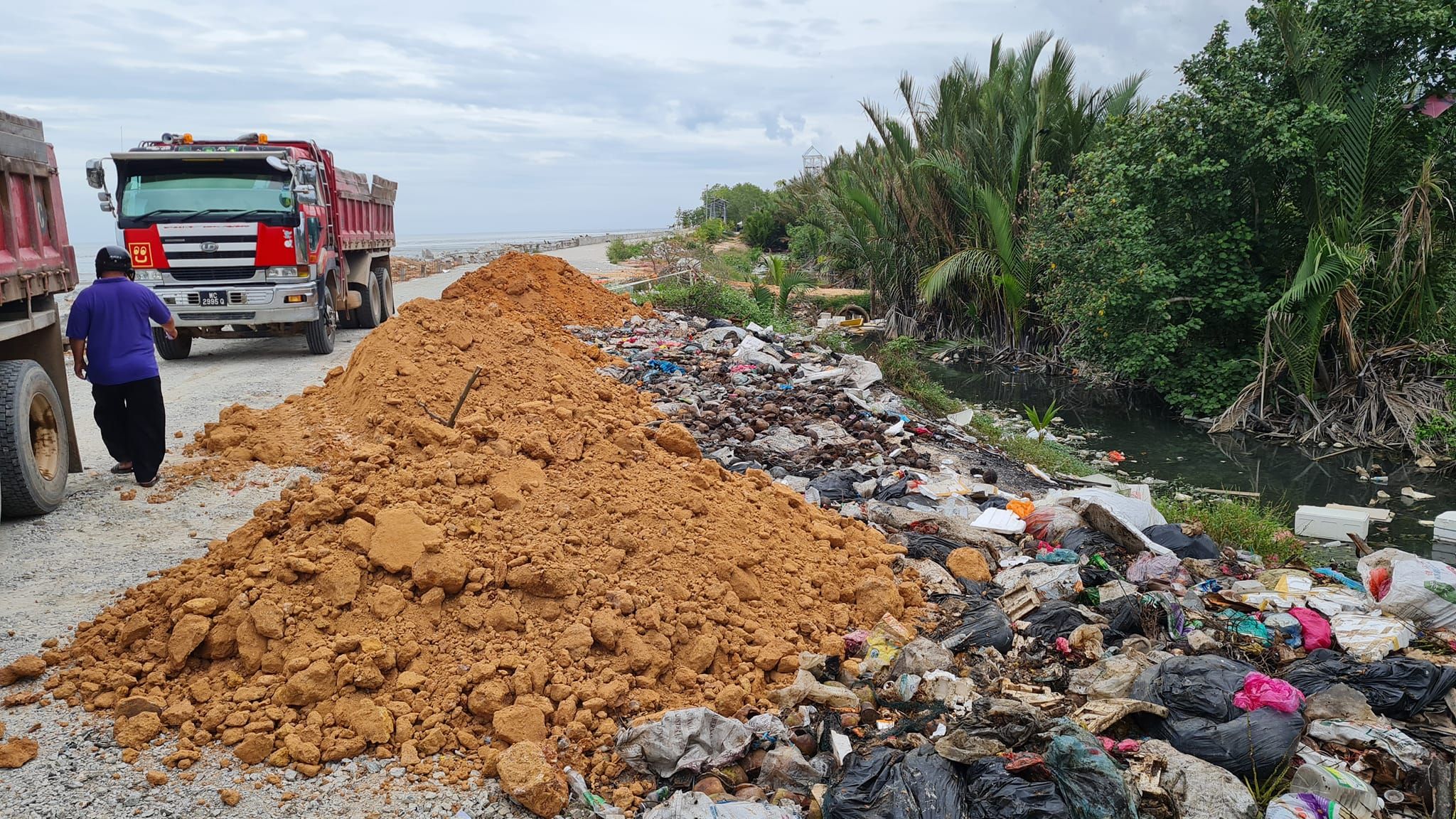 垃圾虫弄臭适耕庄热浪沙滩 小贩游客戴了口罩也嗅到