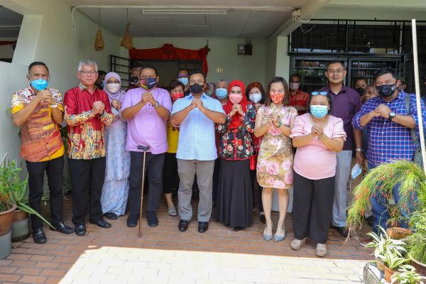 MB, isteri rai Tahun Baharu Cina bersama kenalan di Sungai Tua