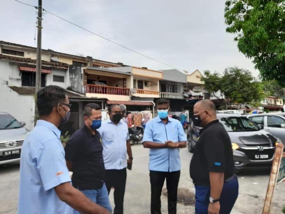 கோவிட்-19 அதிகரித்தால் கட்டாய முகக்கவரி, கூடல் இடைவெளி அமலாக்கம்- சிலாங்கூர் அரசு பரிசீலனை