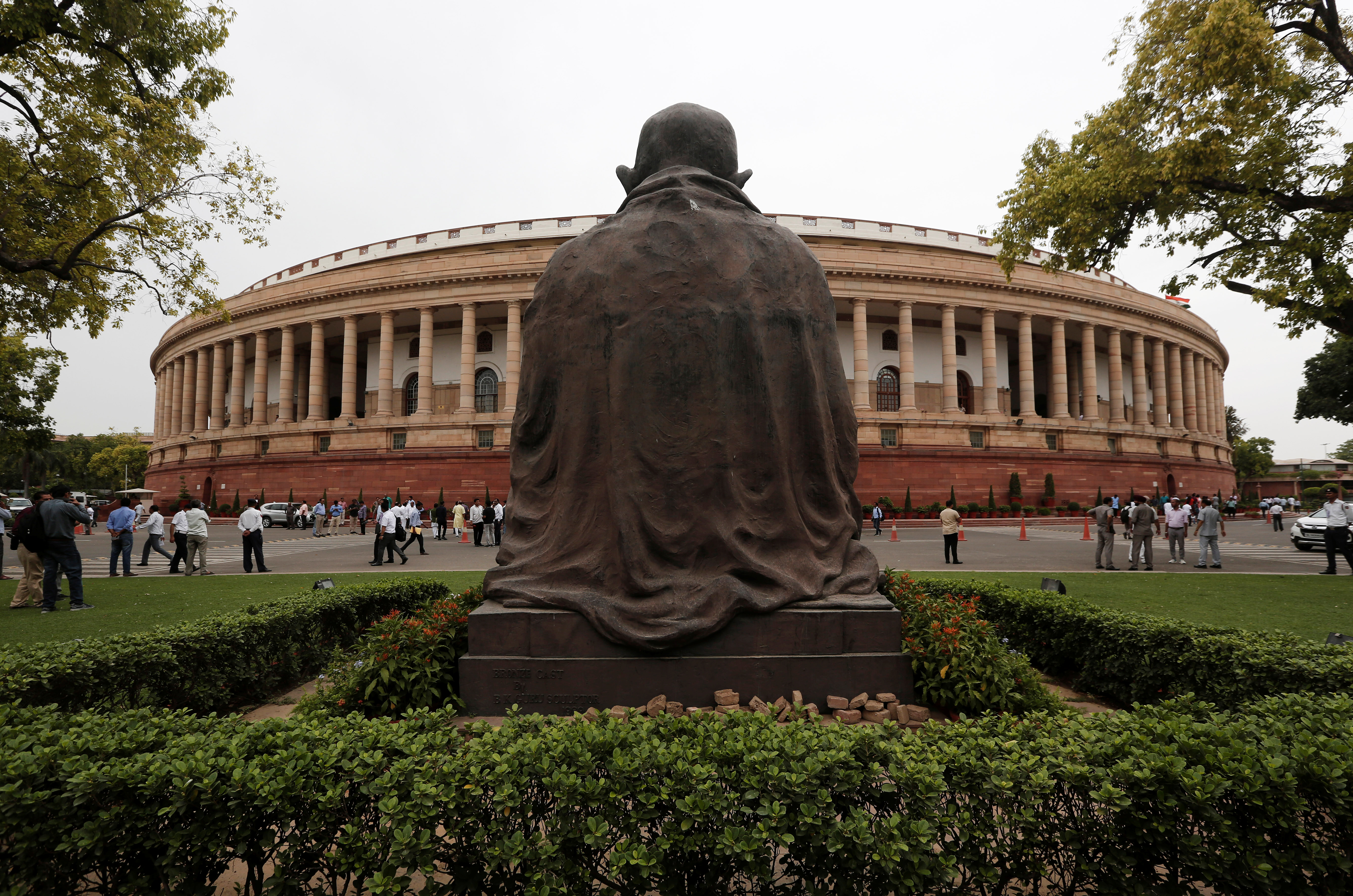 Indian Parliament members observe silence in memory of Malaysia flood victims