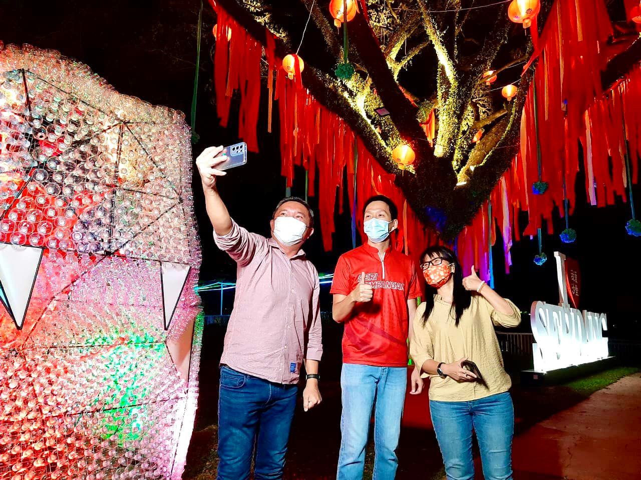 沙登水晶虎头魅力大 忙碌人民代议士也赶往打卡