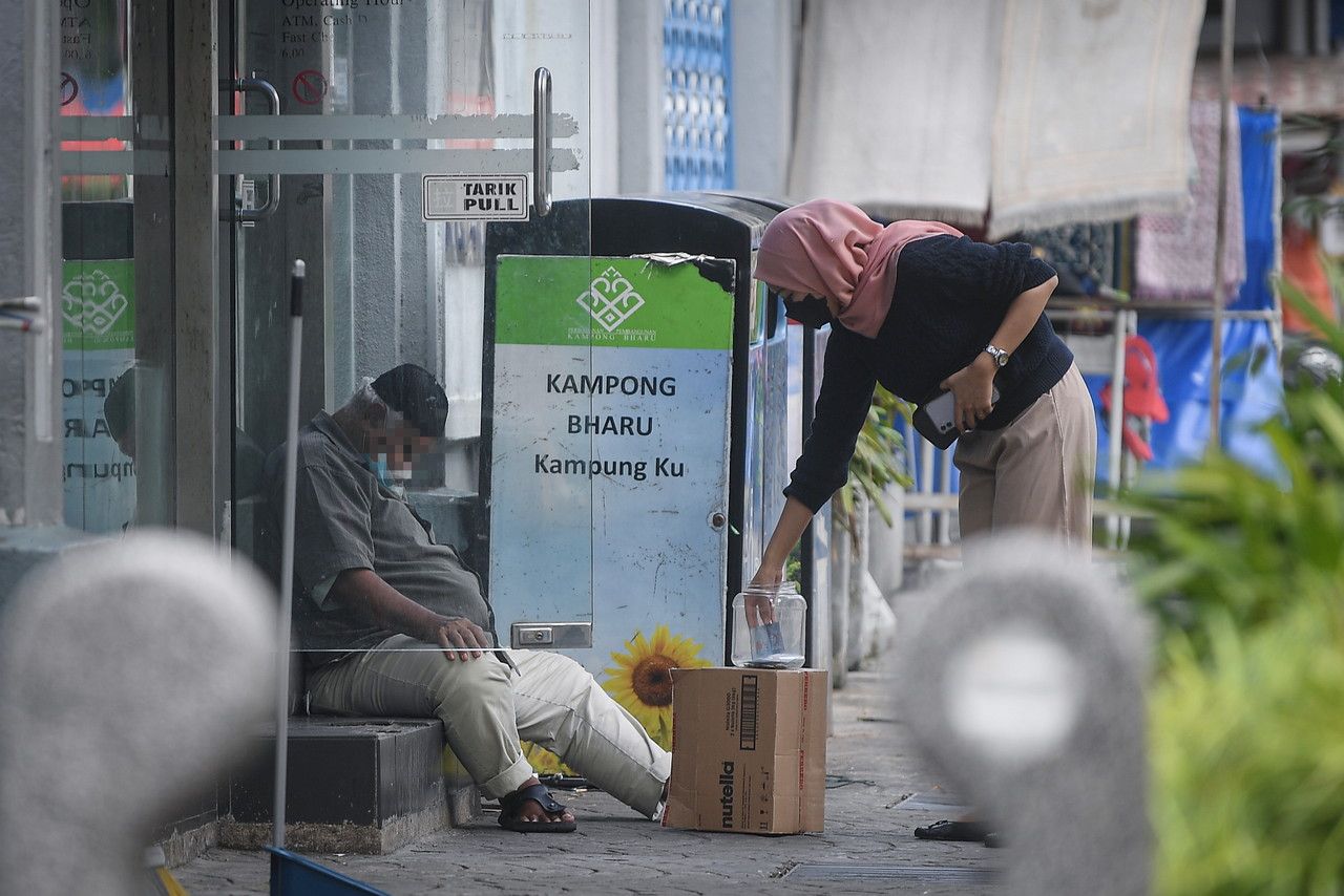 侦破新山街头残疾乞讨集团    移民局：4中国籍男子被捕