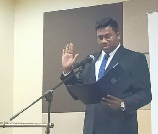 நல்லவர் வேஷமிட்டு அம்னோ இந்தியர்களை கழுத்தறுத்து விட்டதை மறைத்து நீண்ட நாட்களாக சுய வாழ்வுக்காக வேஷமிடும் கூட்டம்.