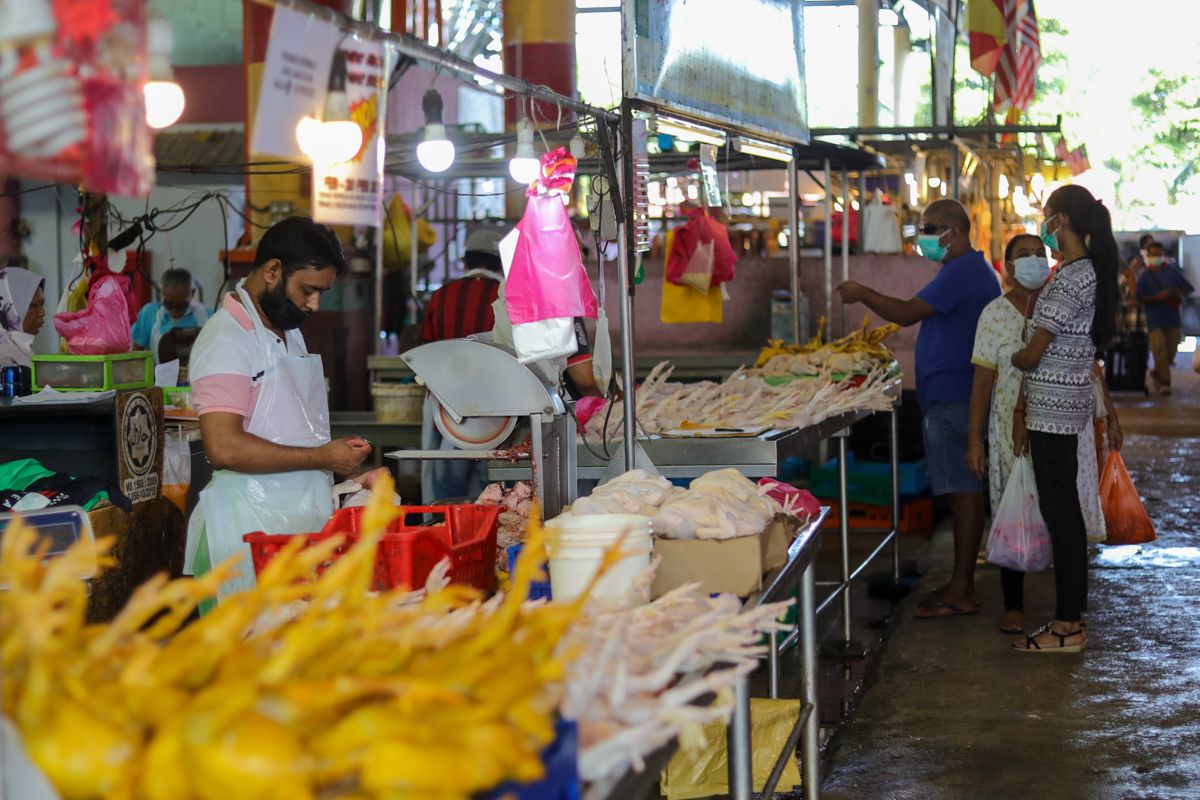 உச்ச வரம்பு விலைக்கு மேல் கோழியை விற்றால் கடும் நடவடிக்கை - அமைச்சர் எச்சரிக்கை