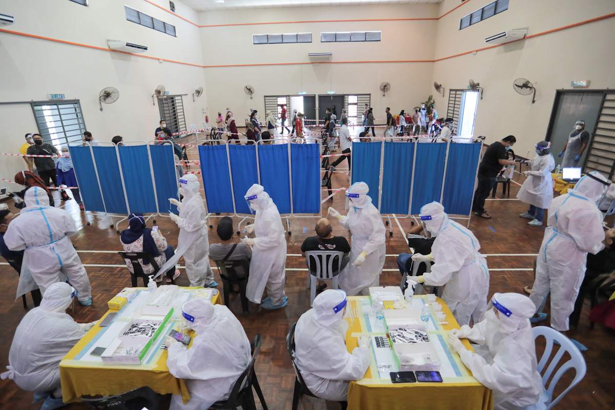 Jangkitan harian catat angka tertinggi 33,209 kes, hanya 203 serius