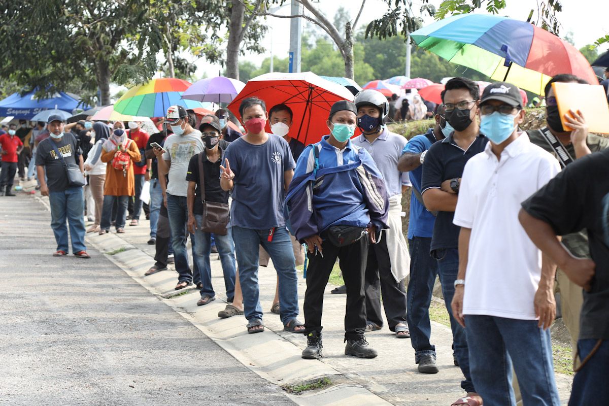 கிள்ளான் ஷா ஆலமில் வெள்ளத்தால் பாதிக்கப்பட்ட 10,000 பேருக்கு, RM1,000 உதவி வழங்கப்பட்டது