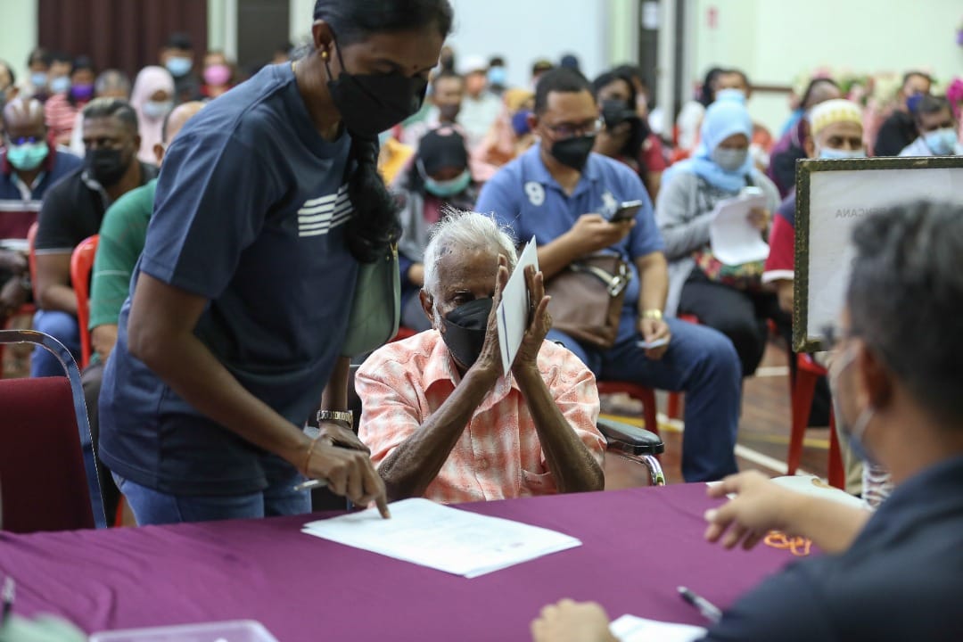 Percepatkan agihan, 46,617 lagi mangsa bah Klang terima bantuan RM1,000 minggu ini
