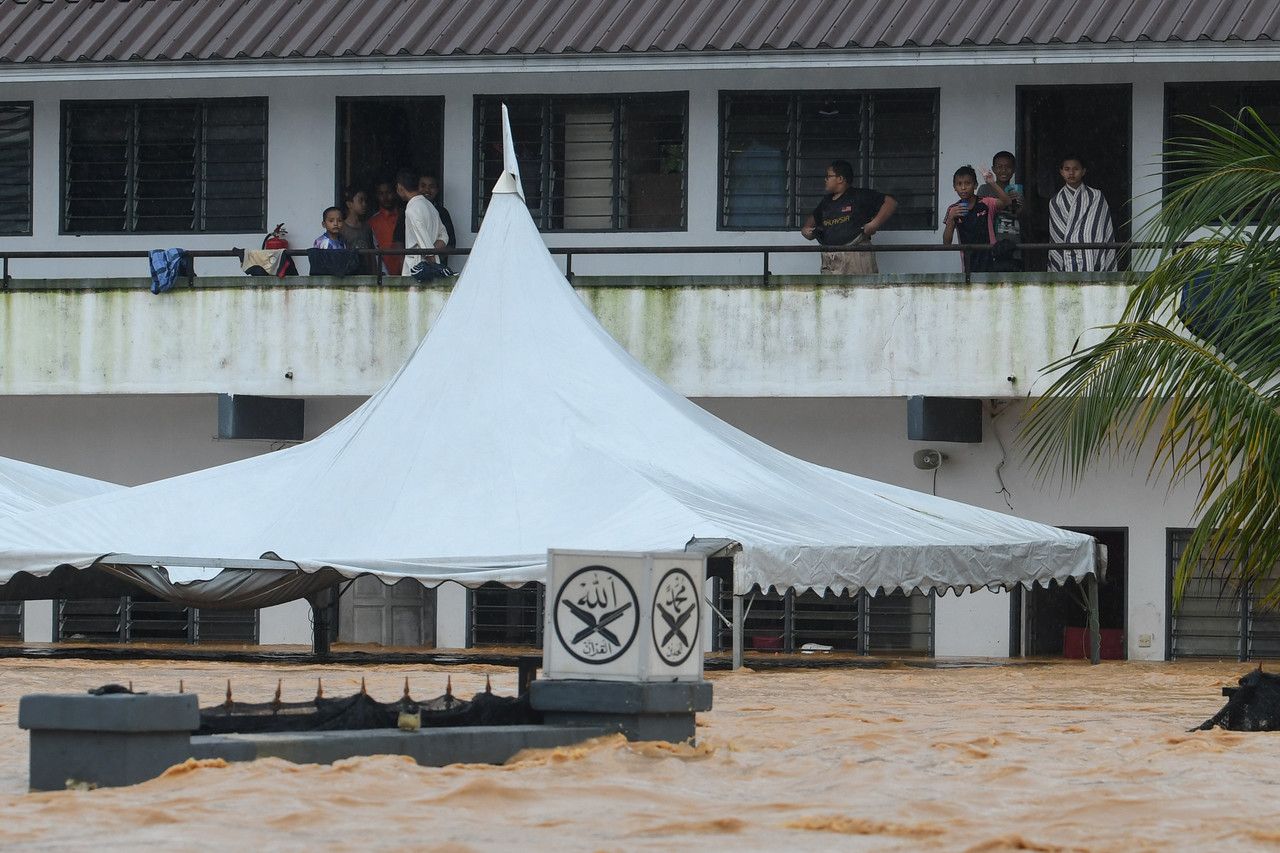 160 pelajar tingkatan lima di Kuala Berang ditempatkan ke pusat pemindahan sementara