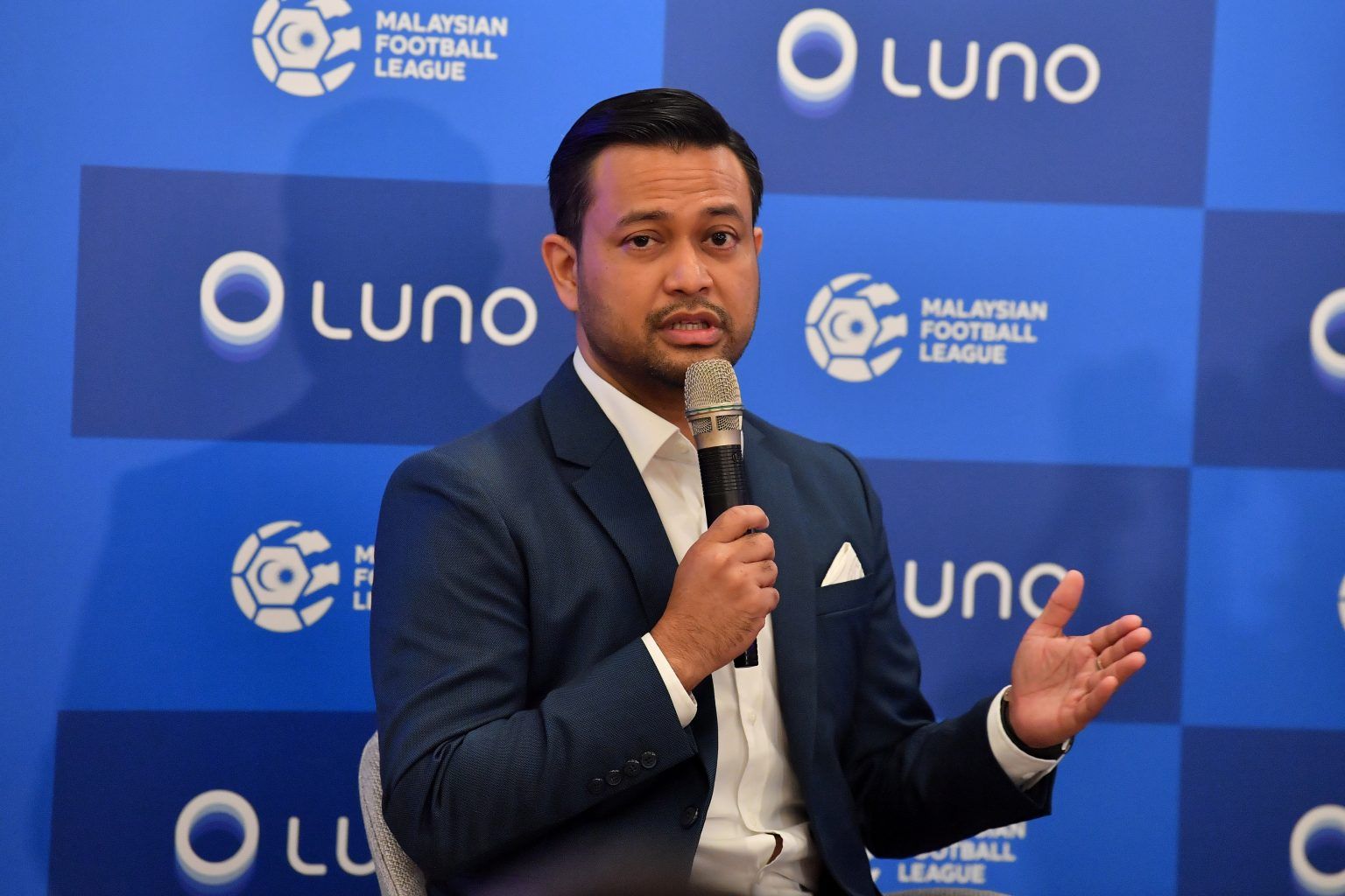 மலேசிய - லீக் கால்பந்து  விளையாட்டின் போது  அரங்கத்தில் சாப்பிட, குடிக்க  அனுமதி இல்லை