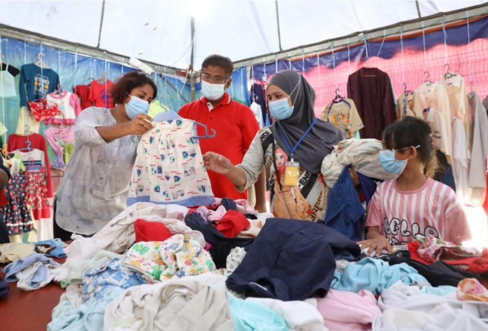 甘纳周日办免费市集  灾黎可选取所需物资