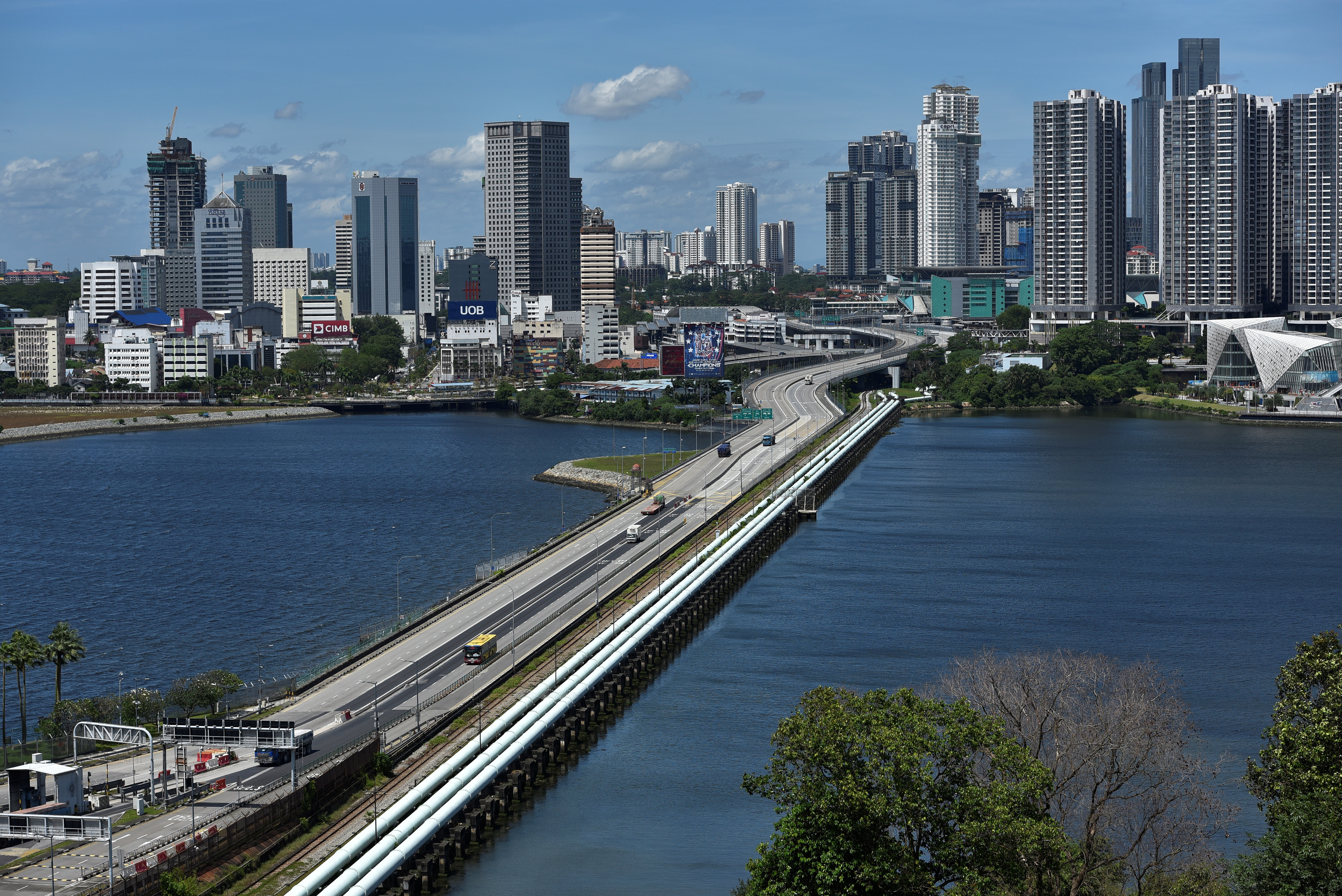 Singapore working with Malaysia to expand land VTL