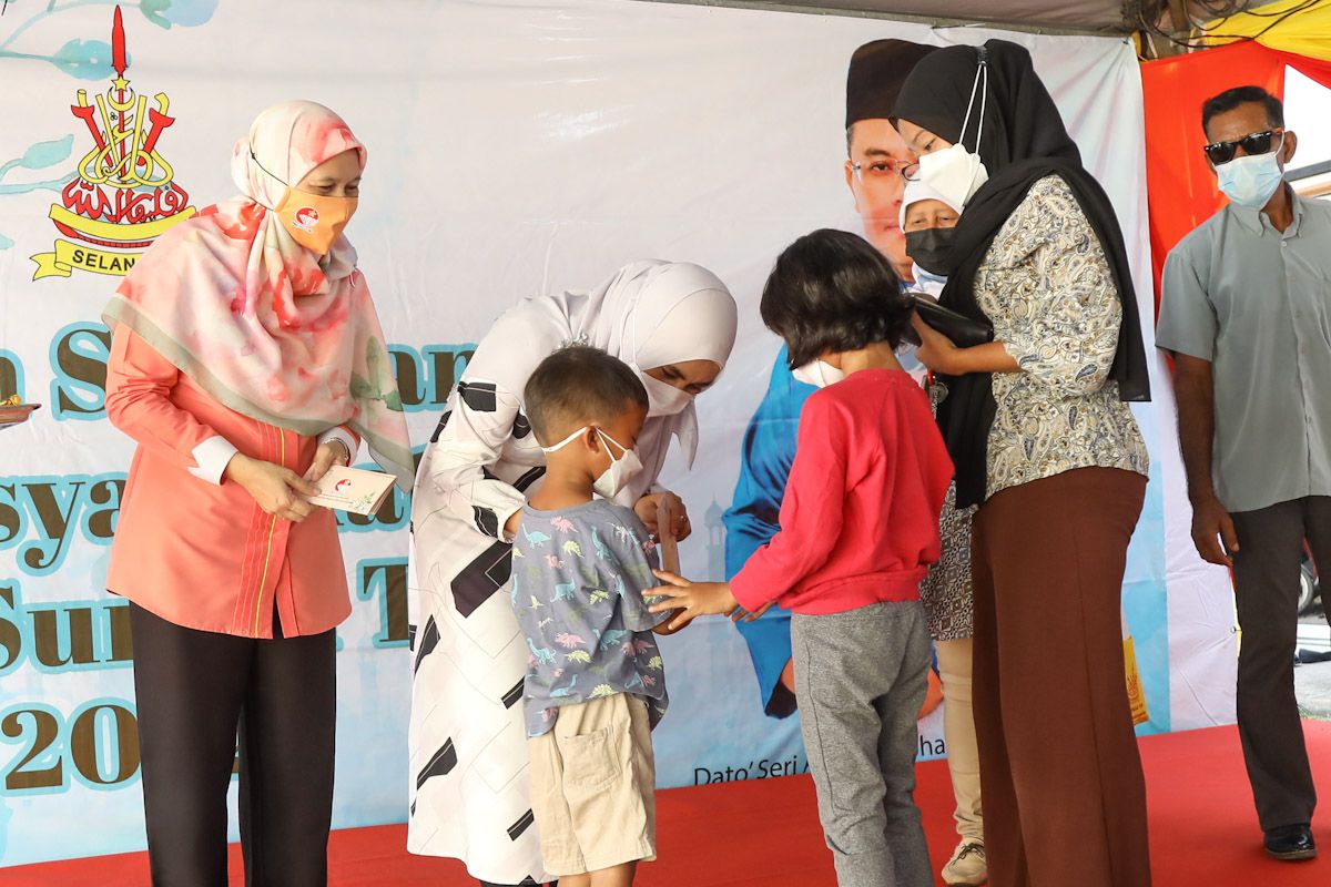 கடும் நோயினால் பாதிக்கப்பட்டவர்களுக்கு பெக்காவானிஸ் அமைப்பு வெ. 95,000 நிதியுதவி