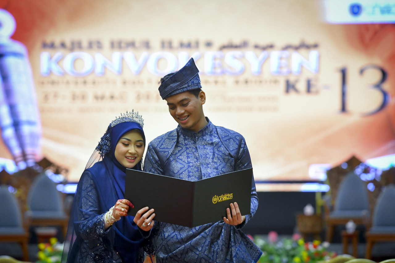 Graduan UniSZA nikah, rai konvokesyen hari sama