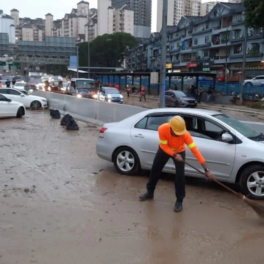 300 flood victims evacuated to eight temporary relief centres