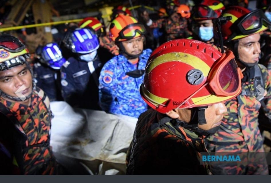 安邦柏迈花园2土崩事故  4人罹难.1人获救