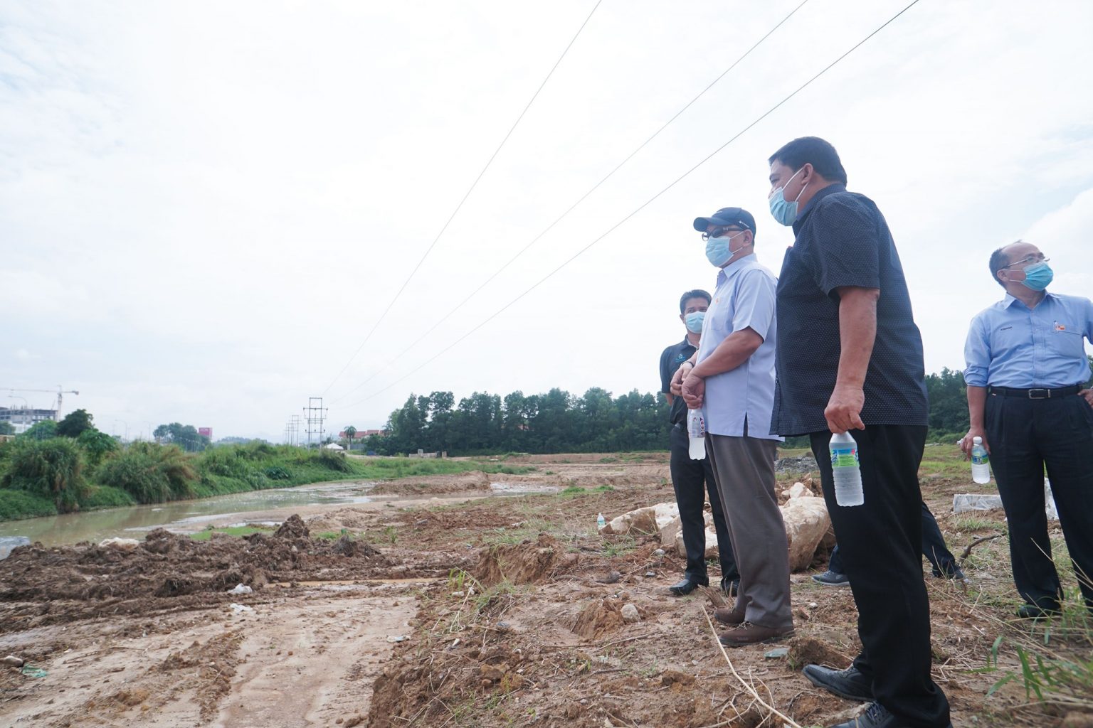 Cegah bah: RM500,000 bina kolam takungan, RM4 juta naik taraf benteng pantai
